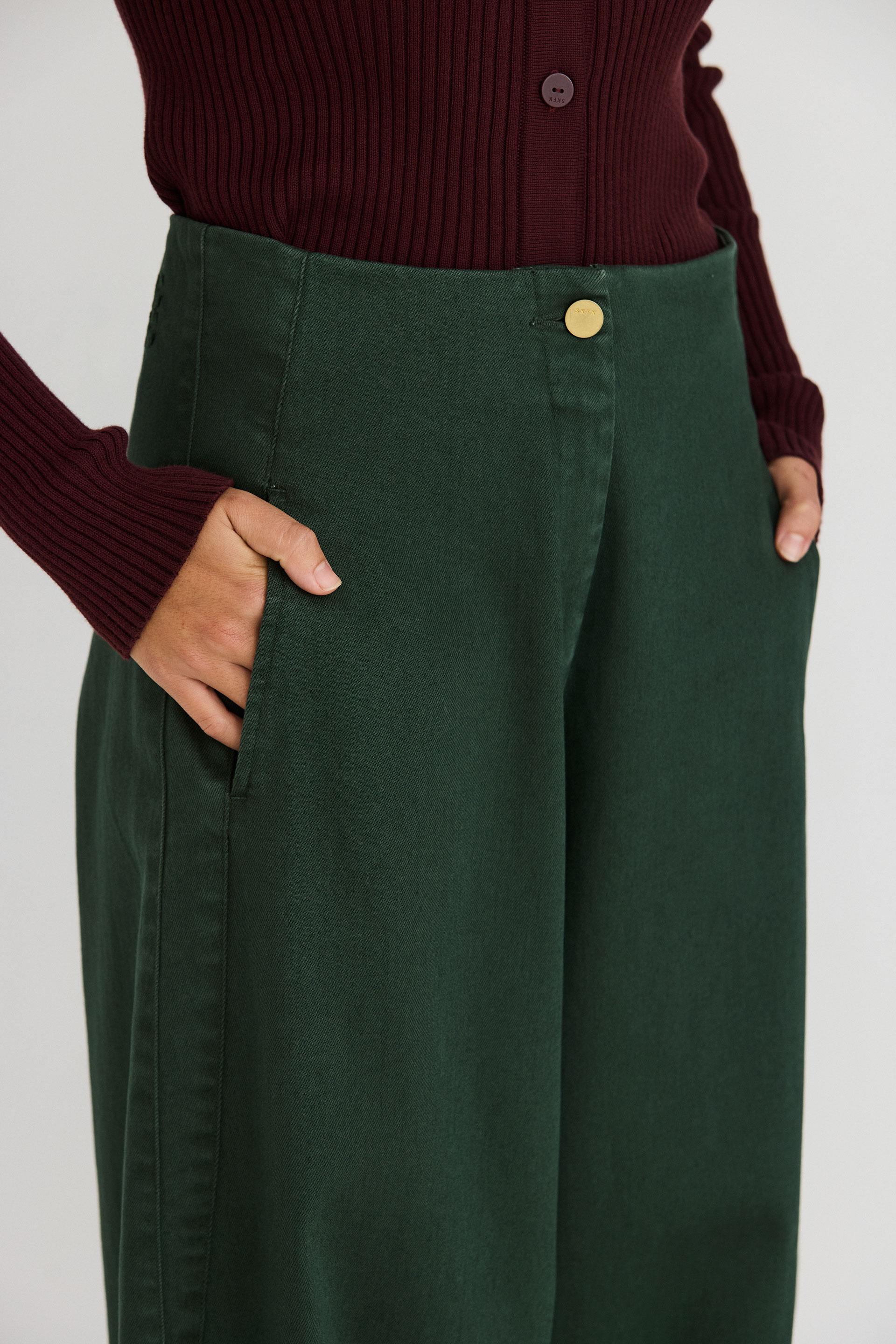 SKFK Mari Trouser Dark Green Damen GOTS Barrel Pants grün